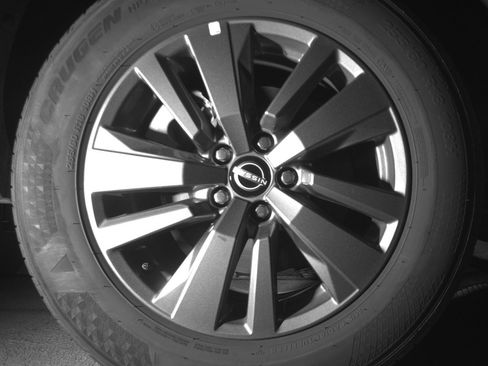 Used 2025 Nissan Pathfinder SV FWD image 15