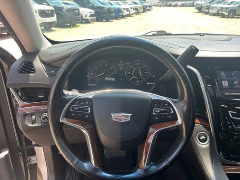 Used 2015 Cadillac Escalade Luxury AWD/4WD image 26