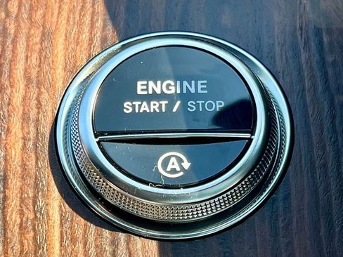 Certified 2026 Mercedes-Benz C 300 4MATIC Sedan image 35