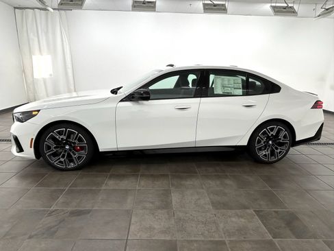 Used 2025 BMW i5 M60 w/ Premium Package image 2