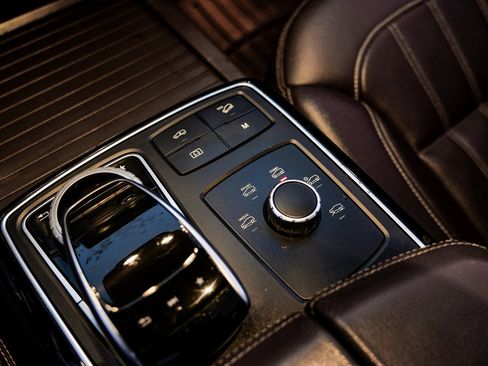 Used 2019 Mercedes-Benz GLS 450 4MATIC w/ Premium 1 Package image 28