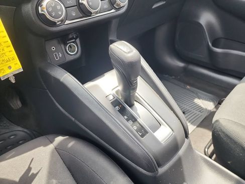 Used 2022 Nissan Versa S FWD image 29