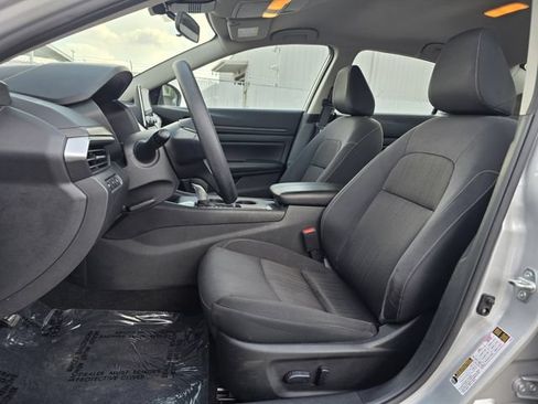 Used 2025 Nissan Altima 2.5 SV FWD image 13