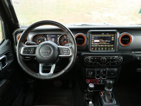 Used 2023 Jeep Gladiator Mojave w/ Cold Weather Group image 19