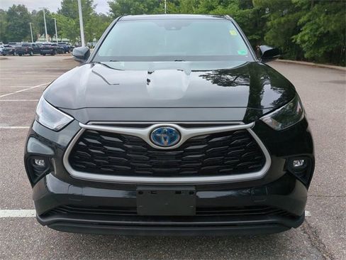 Used 2023 Toyota Highlander LE image 9