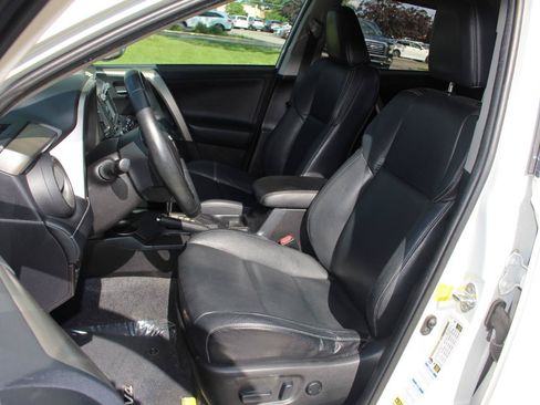 Used 2014 Toyota RAV4 Limited w/ Technology Package AWD/4WD image 14