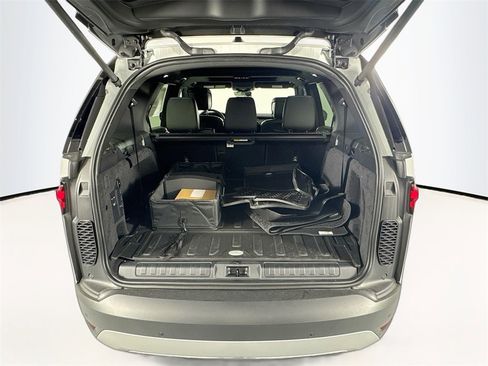 Certified 2025 Land Rover Discovery S image 26