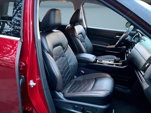 Used 2023 Nissan Pathfinder Platinum image 29