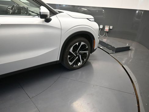 Used 2024 Mitsubishi Outlander SE image 24