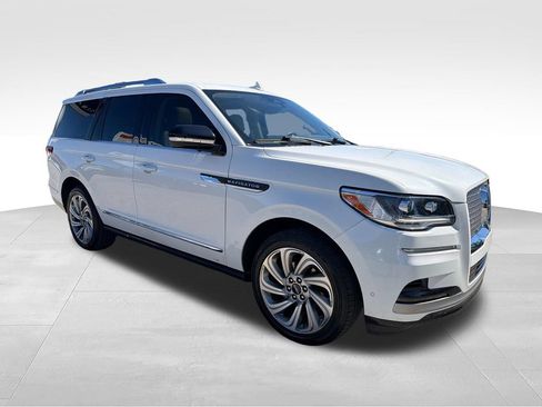 Used 2023 Lincoln Navigator Reserve AWD/4WD image 7