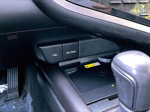 Used 2022 Toyota Camry SE FWD image 16