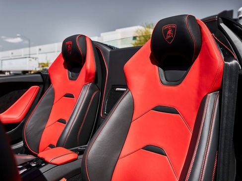 Used 2024 Lamborghini Huracan EVO AWD/4WD image 3