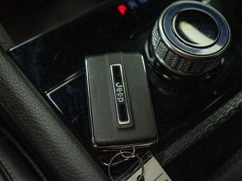 Used 2024 Jeep Grand Cherokee L Laredo image 32