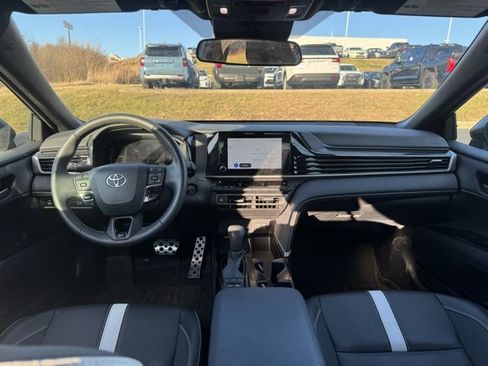 Used 2025 Toyota Camry SE image 12