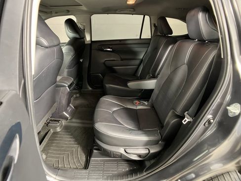Used 2023 Toyota Highlander L image 28