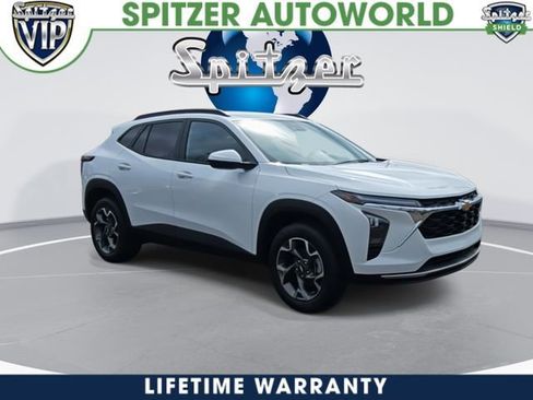 New 2026 Chevrolet Trax LT w/ LT Convenience Package FWD image 2