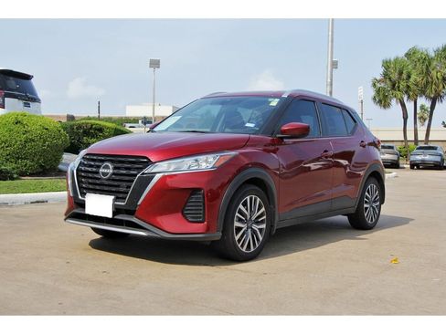 Used 2023 Nissan Kicks SV FWD image 2