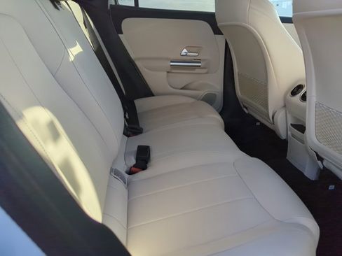 Used 2025 Mercedes-Benz GLA 250 image 24