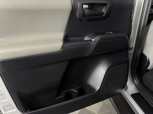 Used 2019 Toyota Tacoma SR AWD/4WD image 25