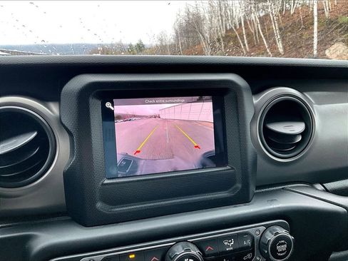 Used 2023 Jeep Gladiator Sport image 19