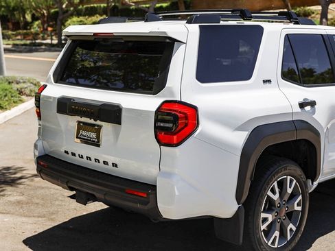 Used 2025 Toyota 4Runner SR5 AWD/4WD image 14