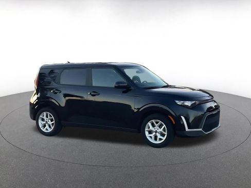 Used 2025 Kia Soul LX w/ LX Technology Package image 2