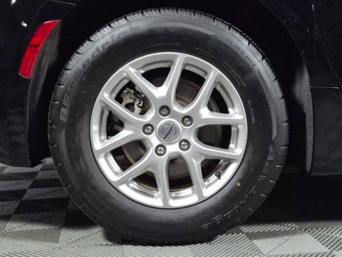 Used 2024 Chrysler Pacifica Touring-L image 26