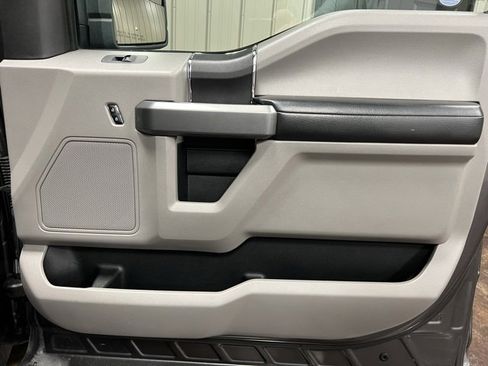 Used 2015 Ford F150 XLT image 22