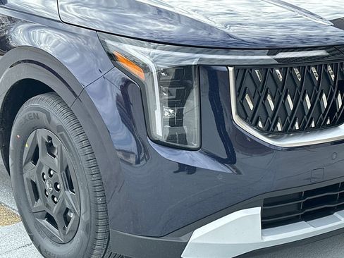 New 2026 Kia Carnival LX FWD image 10