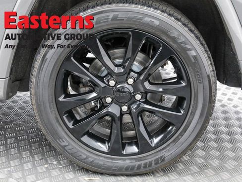 Used 2020 Jeep Grand Cherokee Altitude image 32