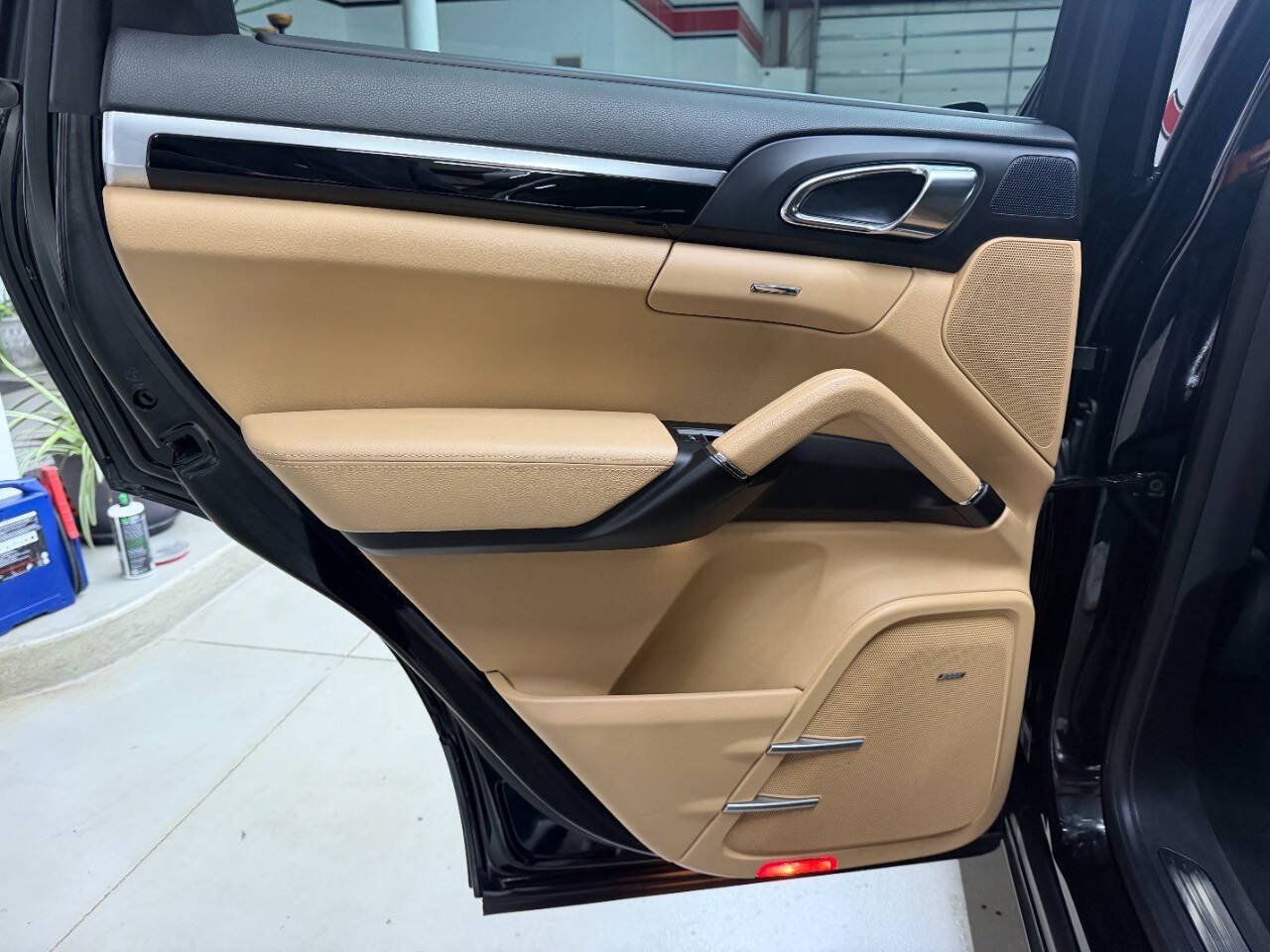 Used 2017 Porsche Cayenne S AWD/4WD image 12