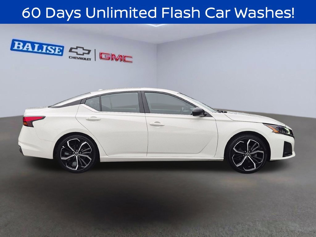 Used 2024 Nissan Altima 2.5 SR FWD image 3