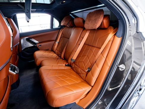 Used 2024 BMW i7 xDrive60 image 54