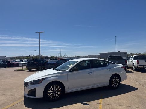 Certified 2025 Nissan Altima 2.5 SV image 10