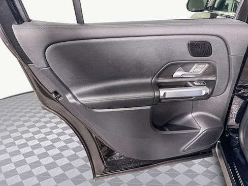 Used 2024 Mercedes-Benz EQB 300 4MATIC image 26