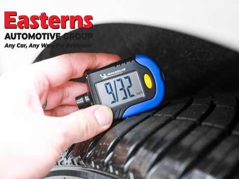 Used 2023 Volvo XC60 B5 Plus image 25