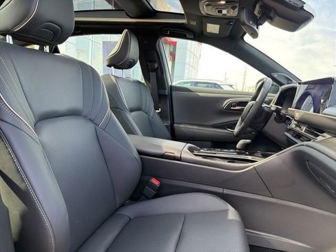 Certified 2025 Toyota Crown Nightshade image 32