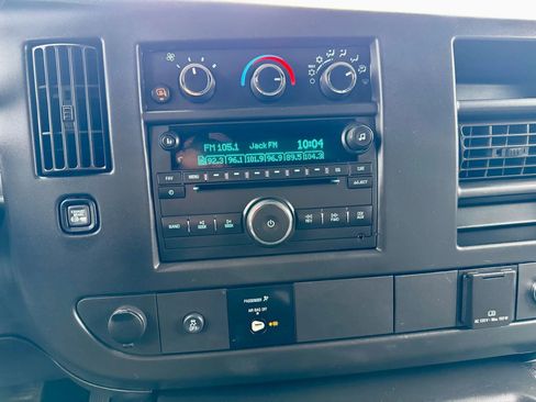 Used 2017 Chevrolet Express 2500 image 21