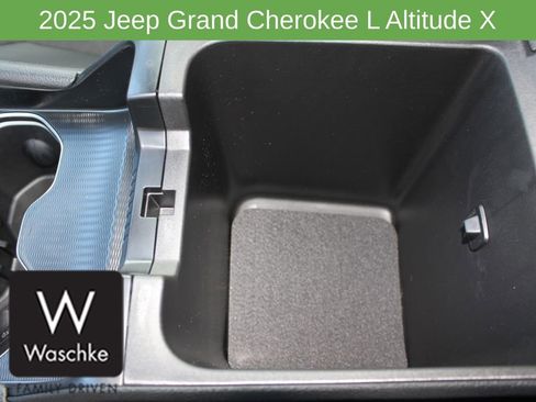 New 2025 Jeep Grand Cherokee L Altitude image 33