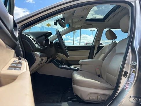Used 2017 Subaru Outback 2.5i Limited image 7