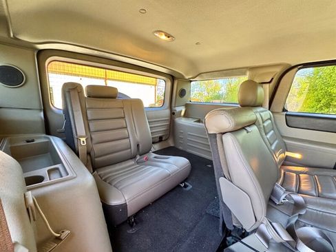 Used 2003 HUMMER H2 w/ Preferred Equipment Group AWD/4WD image 26