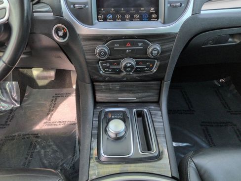 Used 2019 Chrysler 300 Touring w/ Quick Order Package 2EF RWD image 14