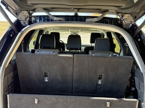 Used 2017 Land Rover Discovery First Edition image 36