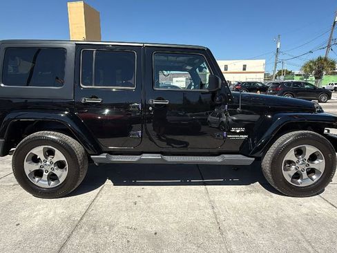 Used 2018 Jeep Wrangler Unlimited Sahara image 15