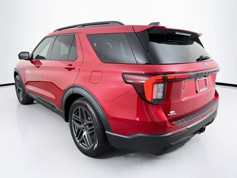 Used 2025 Ford Explorer ST-Line w/ Premium Package RWD image 3
