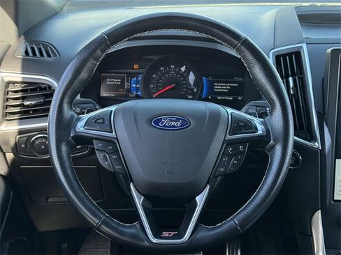 Used 2022 Ford Edge ST image 12