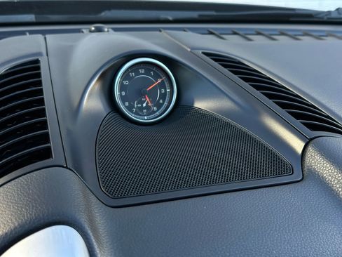 Used 2017 Porsche Cayenne Platinum Edition image 32