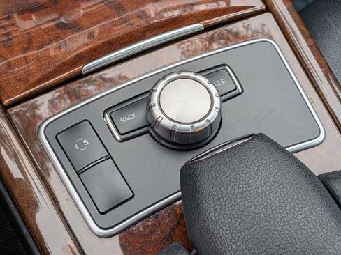 Used 2013 Mercedes-Benz E 350 4MATIC Sedan image 28