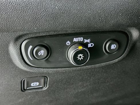 Used 2024 GMC Terrain SLT FWD image 16