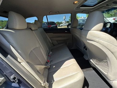 Used 2014 Subaru Outback 2.5i Limited w/ Moonroof Package AWD/4WD image 17